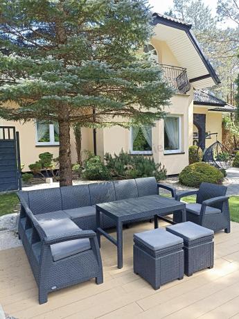 Narożnik do ogrodu Relly VII grafit ze stołem podnoszonym i fotelem + pufy