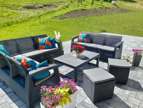 Narożnik do ogrodu Relly VII grafit ze stołem podnoszonym i fotelem + pufy