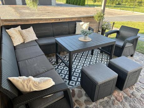 Narożnik do ogrodu Relly VII grafit ze stołem podnoszonym i fotelem + pufy