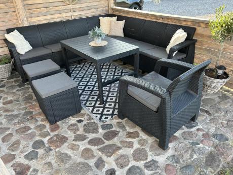 Narożnik do ogrodu Relly VII grafit ze stołem podnoszonym i fotelem + pufy