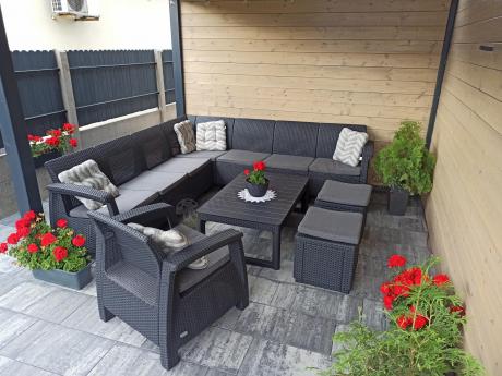 Narożnik do ogrodu Relly VII grafit ze stołem podnoszonym i fotelem + pufy