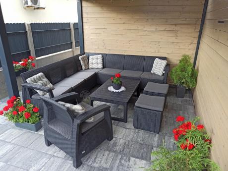 Narożnik do ogrodu Relly VII grafit ze stołem podnoszonym i fotelem + pufy