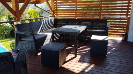 Narożnik do ogrodu Relly VII grafit ze stołem podnoszonym i fotelem + pufy