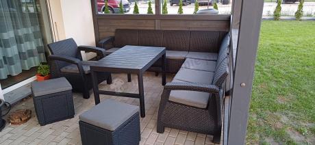 Narożnik do ogrodu Relly VII grafit ze stołem podnoszonym i fotelem + pufy