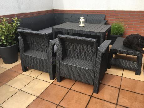 Duży narożnik ogrodowy z podnoszonym stołem