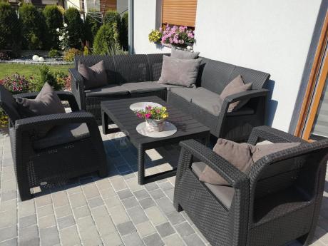 Duży narożnik ogrodowy z podnoszonym stołem