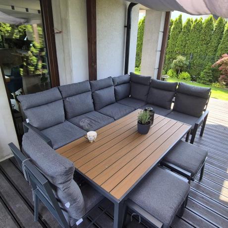 Narożnik na taras na metalowym stelażu ze stołem 160cm i pufami - Doros Corner XXL - Polywood Dark Grey