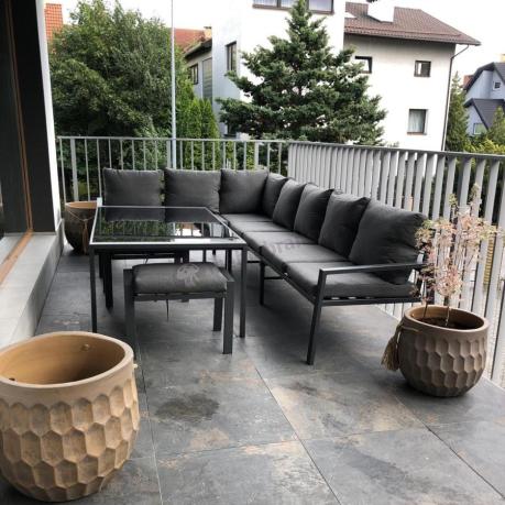 Narożnik na taras na metalowym stelażu ze stołem 160cm i pufami - Sodor Corner XXL - Dark Grey