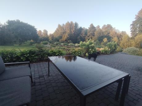 Narożnik na taras na metalowym stelażu ze stołem 160cm i pufami - Sodor Corner XXL - Dark Grey