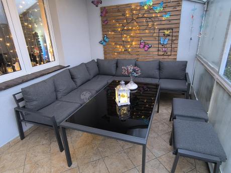 Narożnik na taras na metalowym stelażu ze stołem 160cm i pufami - Sodor Corner XXL - Dark Grey