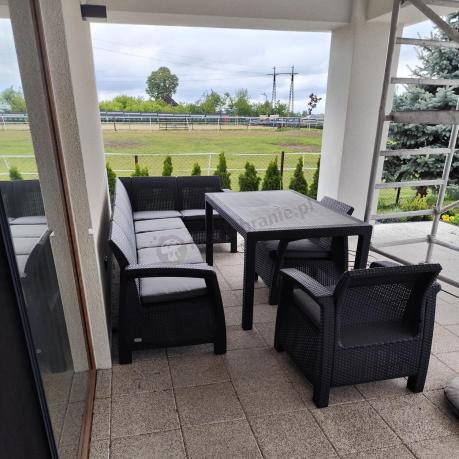 Narożnik na taras Rellme VI ze stołem obiadowym i 2 fotelami grafit
