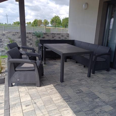 Narożnik na taras Rellme VI ze stołem obiadowym i 2 fotelami grafit