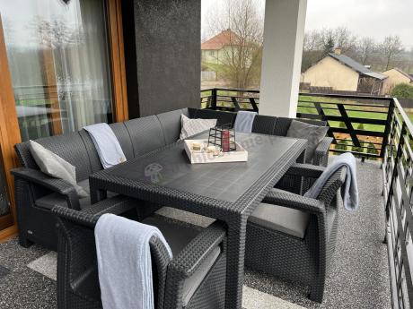 Narożnik na taras Rellme VI ze stołem obiadowym i 2 fotelami grafit