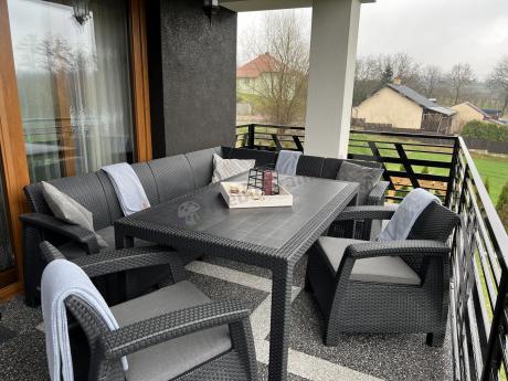 Narożnik na taras Rellme VI ze stołem obiadowym i 2 fotelami grafit