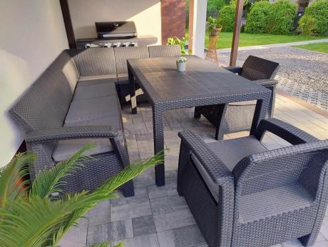 Narożnik na taras Rellme VI ze stołem obiadowym i 2 fotelami grafit