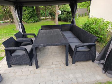 Narożnik na taras Rellme VI ze stołem obiadowym i 2 fotelami grafit