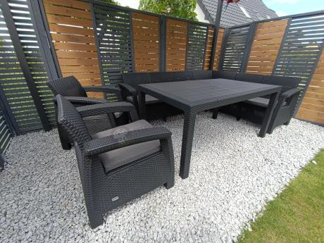 Narożnik na taras Rellme VI ze stołem obiadowym i 2 fotelami grafit