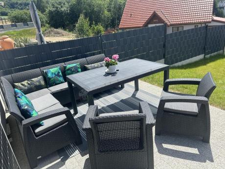 Narożnik na taras Rellme VI ze stołem obiadowym i 2 fotelami grafit