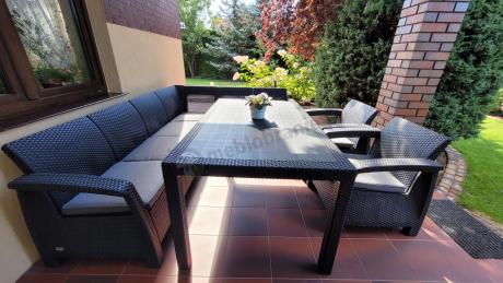 Narożnik na taras Rellme VI ze stołem obiadowym i 2 fotelami grafit