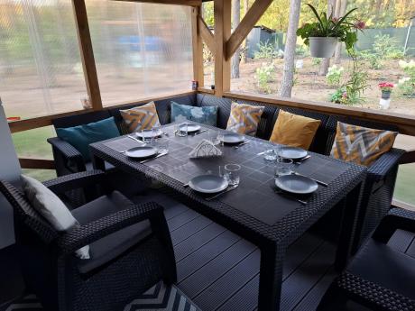 Narożnik na taras Rellme VI ze stołem obiadowym i 2 fotelami grafit