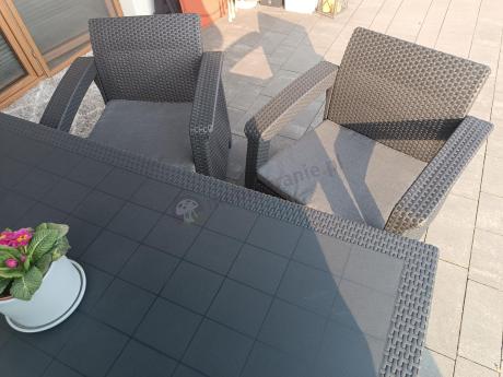Narożnik na taras Rellme VI ze stołem obiadowym i 2 fotelami grafit