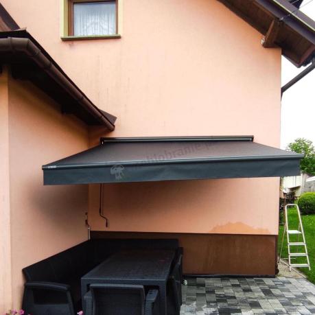 Narożnik na taras Rellme VI ze stołem obiadowym i 2 fotelami grafit