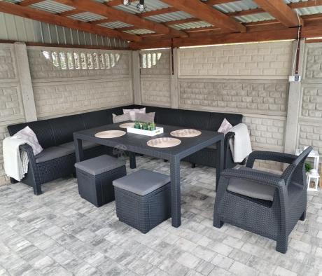 Narożnik na taras Rellme VII grafit ze stołem obiadowym i fotelem + pufy