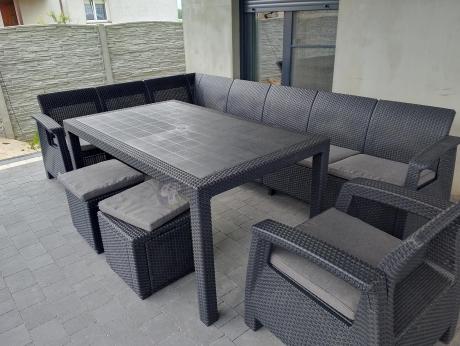 Narożnik na taras Rellme VII grafit ze stołem obiadowym i fotelem + pufy