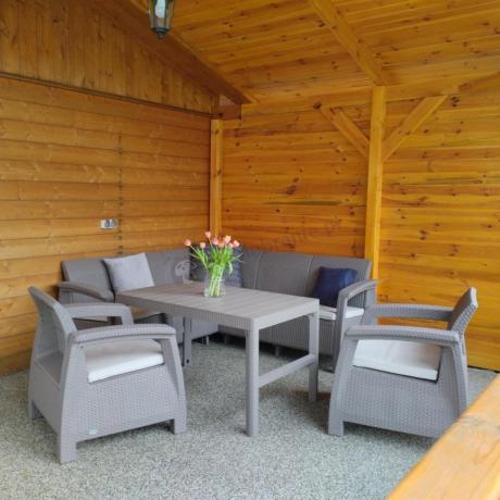 Narożnik ogrodowy z podnoszonym stołem Relly z dwoma fotelami cappuccino