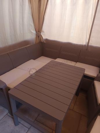 Narożnik ogrodowy z podnoszonym stołem Relly z dwoma fotelami cappuccino