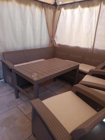 Narożnik ogrodowy z podnoszonym stołem Relly z dwoma fotelami cappuccino