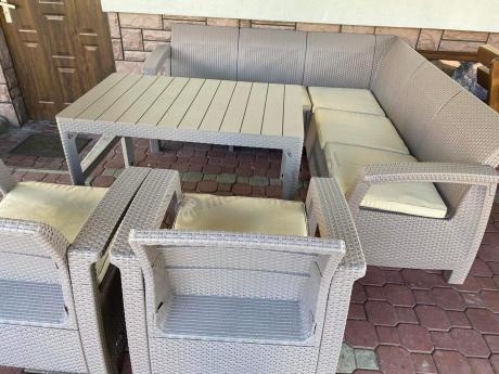 Narożnik ogrodowy z podnoszonym stołem Relly z dwoma fotelami cappuccino
