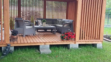 Narożnik ogrodowy z podnoszonym stołem Relly z dwoma fotelami cappuccino