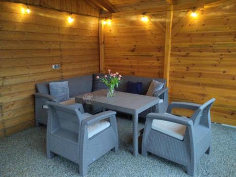 Narożnik ogrodowy z podnoszonym stołem Relly z dwoma fotelami cappuccino