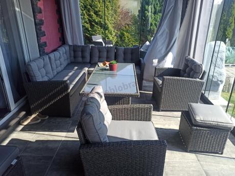 Narożnik ogrodowy z technorattanu z 2 fotelami + pufy z pikowanymi poduszkami Cofete Anthracite