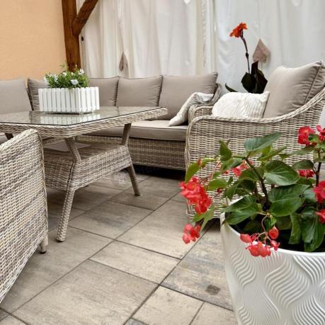 Narożnik tarasowy 207x207cm ze stołem obiadowym 95x95cm i fotelami Novici - Beige