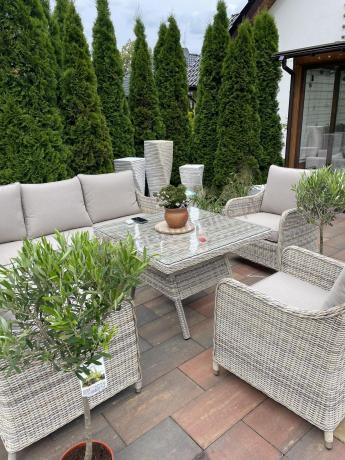 Narożnik tarasowy 207x207cm ze stołem obiadowym 95x95cm i fotelami Novici - Beige