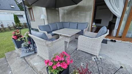 Narożnik tarasowy 207x207cm ze stołem obiadowym 95x95cm i fotelami Novici - Creme