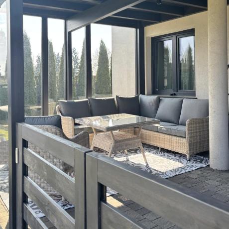 Narożnik tarasowy 207x207cm ze stołem obiadowym 95x95cm i fotelami Novici - Creme