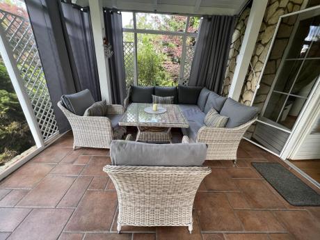 Narożnik tarasowy 207x207cm ze stołem obiadowym 95x95cm i fotelami Novici - Creme