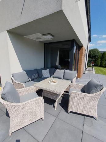 Narożnik tarasowy 207x207cm ze stołem obiadowym 95x95cm i fotelami Novici - Creme