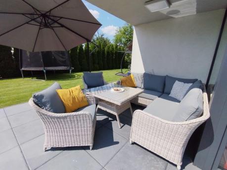 Narożnik tarasowy 207x207cm ze stołem obiadowym 95x95cm i fotelami Novici - Creme