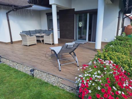 Narożnik tarasowy 207x207cm ze stołem obiadowym 95x95cm i fotelami Novici - Creme