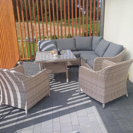 Narożnik tarasowy 207x207cm ze stołem obiadowym 95x95cm i fotelami Novici - Creme