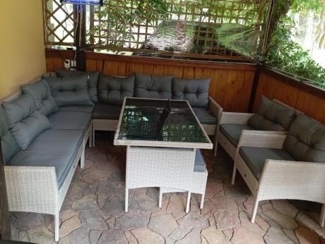 Narożnik technorattan ze stołem 120x70cm i fotelami Perata Corner Plus Light Grey