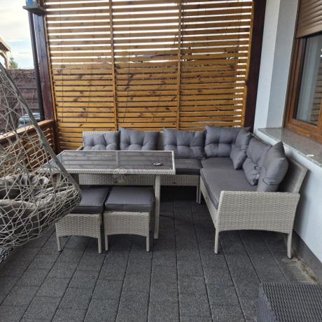 Narożnik technorattan ze stołem 120x70cm i pufami Perata Corner Light Grey