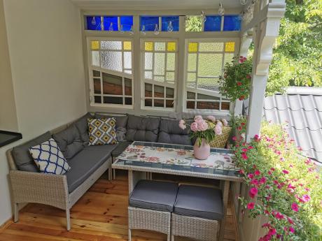 Narożnik technorattan ze stołem 120x70cm i pufami Perata Corner Light Grey