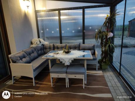 Narożnik technorattan ze stołem 120x70cm i pufami Perata Corner Light Grey