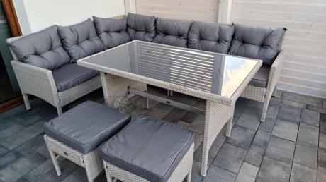 Narożnik technorattan ze stołem 120x70cm i pufami Perata Corner Light Grey