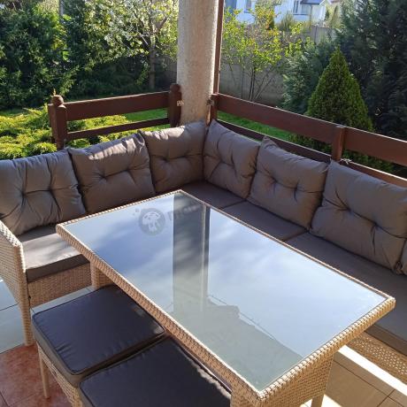 Narożnik technorattan ze stołem 120x70cm i pufami Perata Corner Light Grey